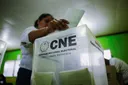 Honduras resumes vote count as Trump-backed candidate maintains lead