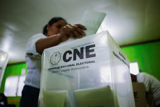 Honduras resumes vote count as Trump-backed candidate maintains lead