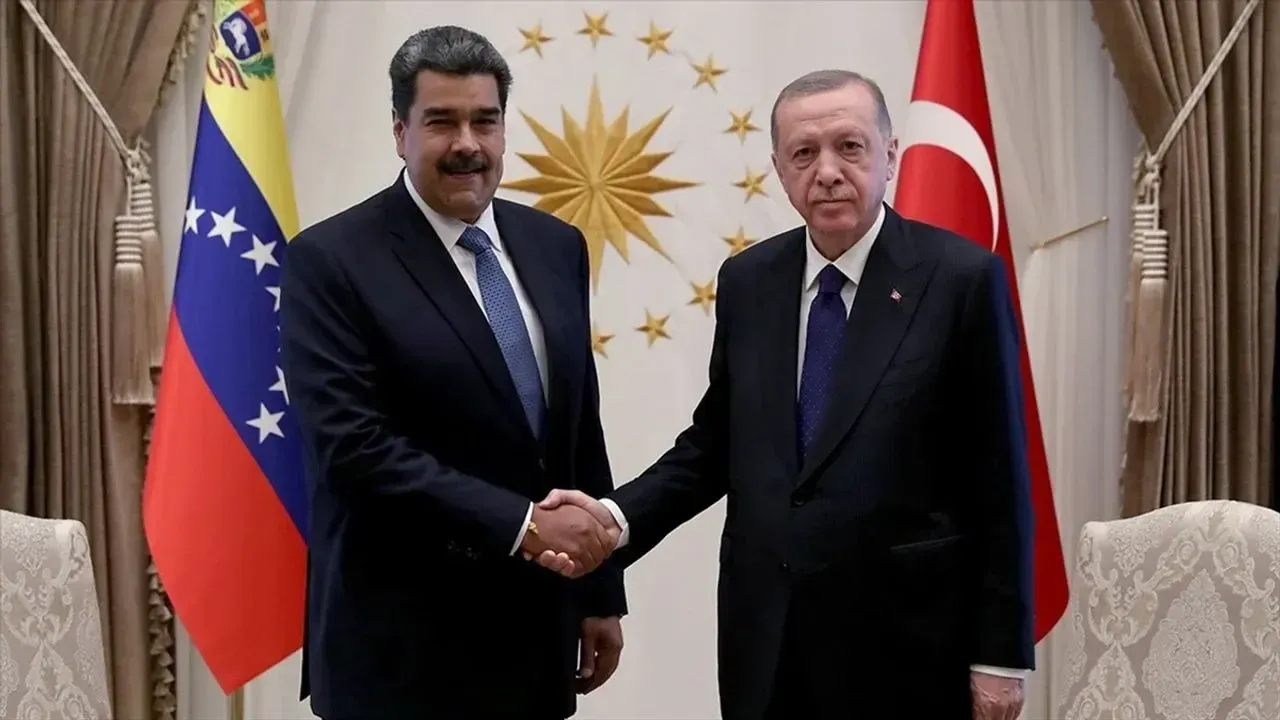 Ärdoğan Maduroğa AQŞ belän dialog kanallarınıñ açıq totıluınıñ ähämiyätle buluın söyläde