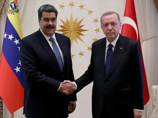 Ärdoğan Maduroğa AQŞ belän dialog kanallarınıñ açıq totıluınıñ ähämiyätle buluın söyläde