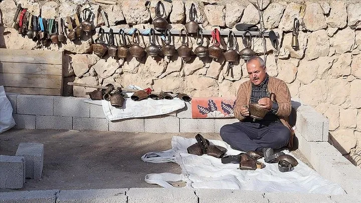 Поранешен овчар поседува извонредно голема колекција ѕвона