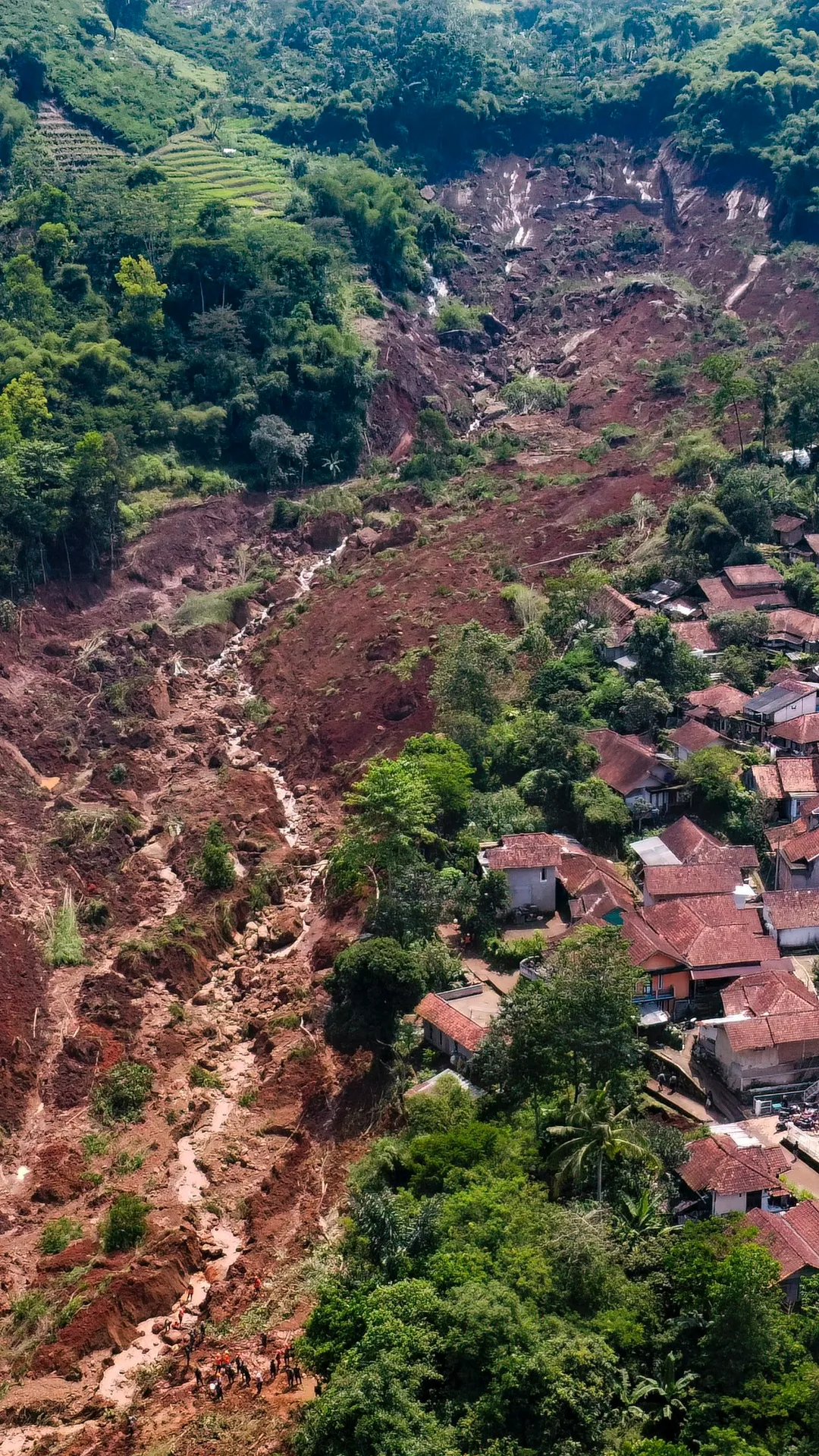 Banjir dan longsor melanda 15 kecamatan di Kabupaten Bandung