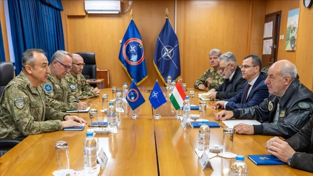 Komandanti i KFOR-it, Ulutas, priti në takim presidentin hungarez Sulyok