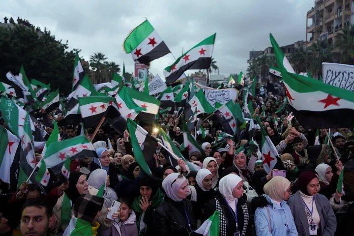 Así avanza la transformación política en Siria un año después de la caída del régimen de Al-Assad