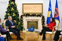 Presidentja Osmani kërkon mbështetjen e Terrasit për heqjen e masave të BE-së ndaj Kosovës