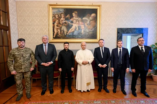 زيلينسكي يصل روما لبحث خطة سلام جديدة ويلتقي بابا الفاتيكان