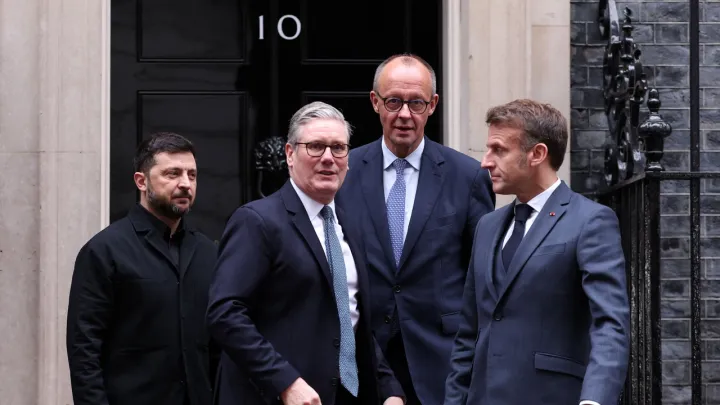 زيلينسكي يطلع الأوروبيين والناتو على خطة سلام منقحة ويرفض التنازل عن أراضٍ لروسيا