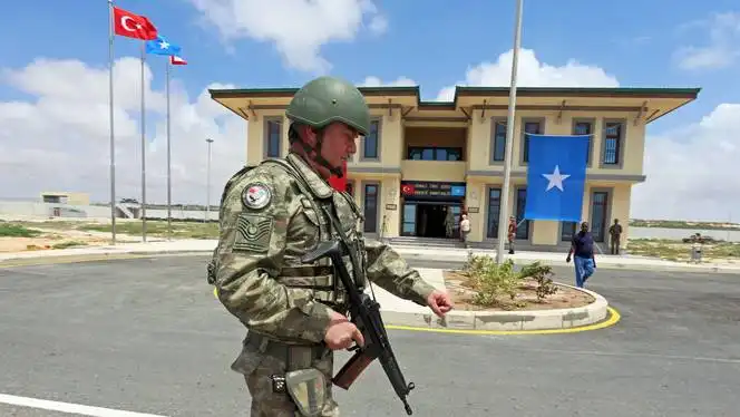 Baarlamaanka Turkiga ayaa ansixiyay in ciidamo loo diro Soomaaliya muddo labo sano ah