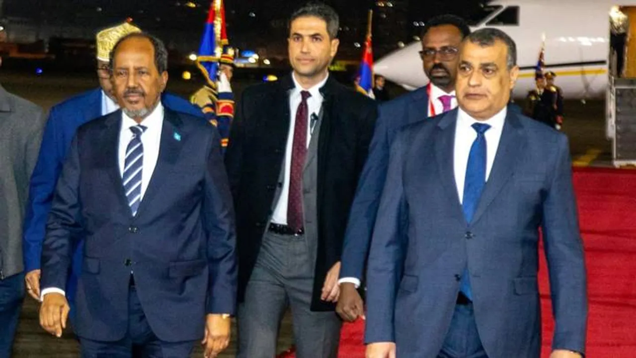 Madaxweynaha Soomaaliya oo soo gaaray Masar kahor wadahadallo uu la yeelan doono Sisi