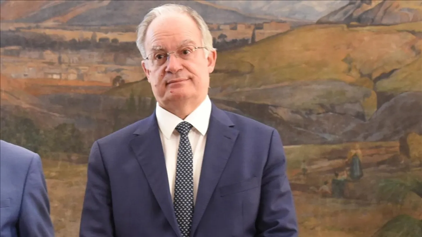 그리스, 여러 차례 투표 끝에 타술라스를 새 대통령으로 선출