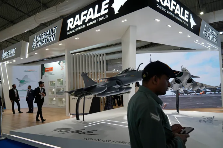 राफेल को 'हीरो' बताते हुए, वायुसेना के उप प्रमुख ने और अधिक लड़ाकू विमानों की मांग की।