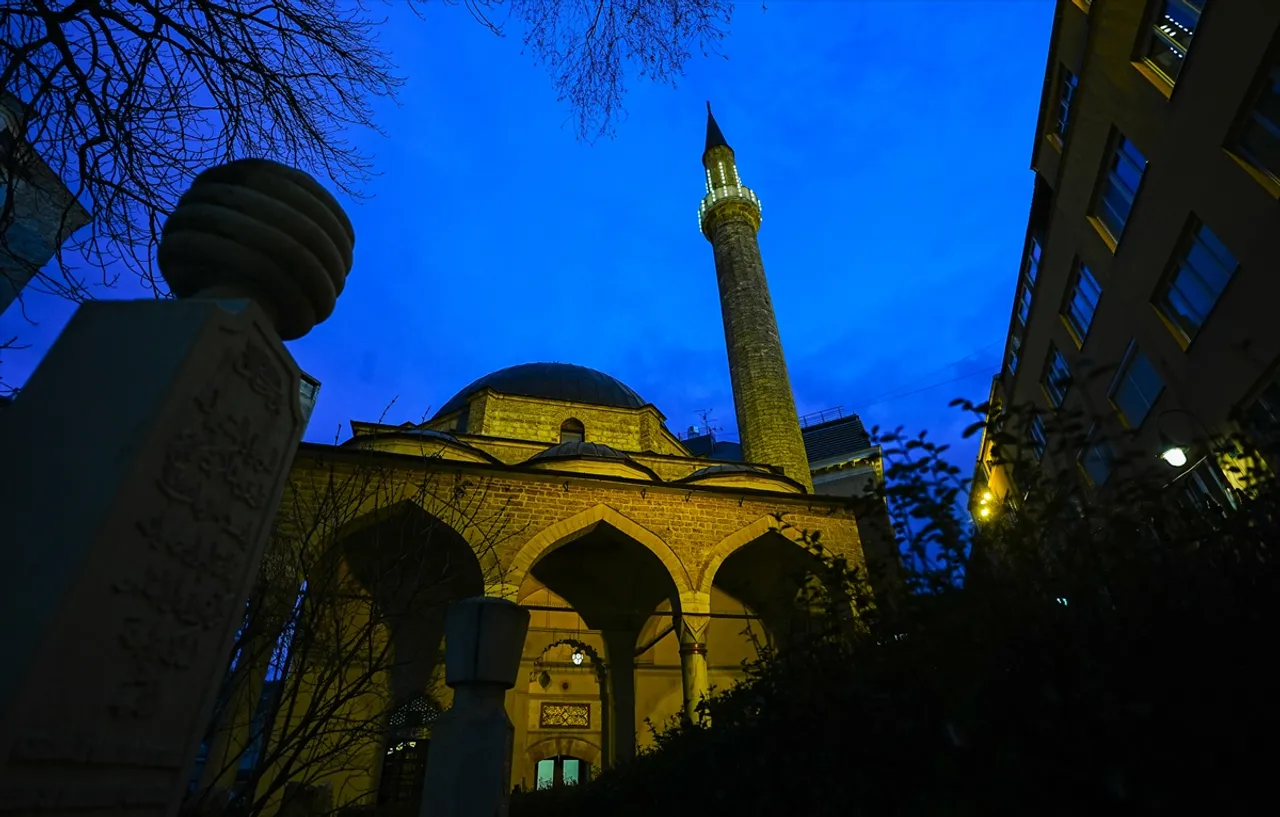 Muslimani obilježavaju Lejletul-berat: Noć oprosta i sudbine