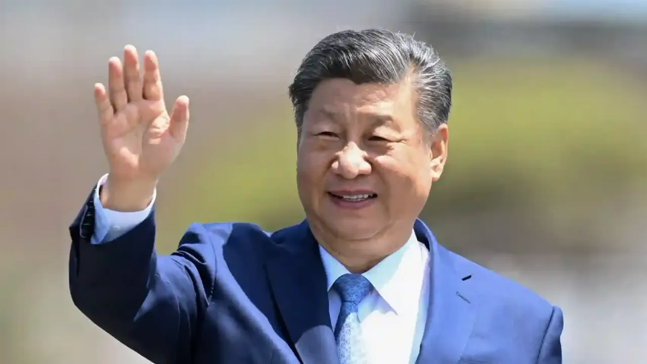 No 75º Aniversário da China, Xi enfrenta desafios iminentes em casa e no exterior