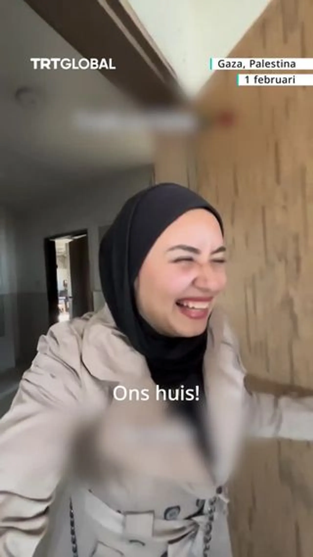 Moment waarop Palestijns meisje na een jaar ontheemding terug keert naar huis
