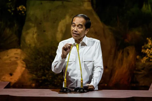 Buktikan keaslian, Jokowi bakal tunjukkan ijazah SD hingga S1 di sidang Roy Suryo