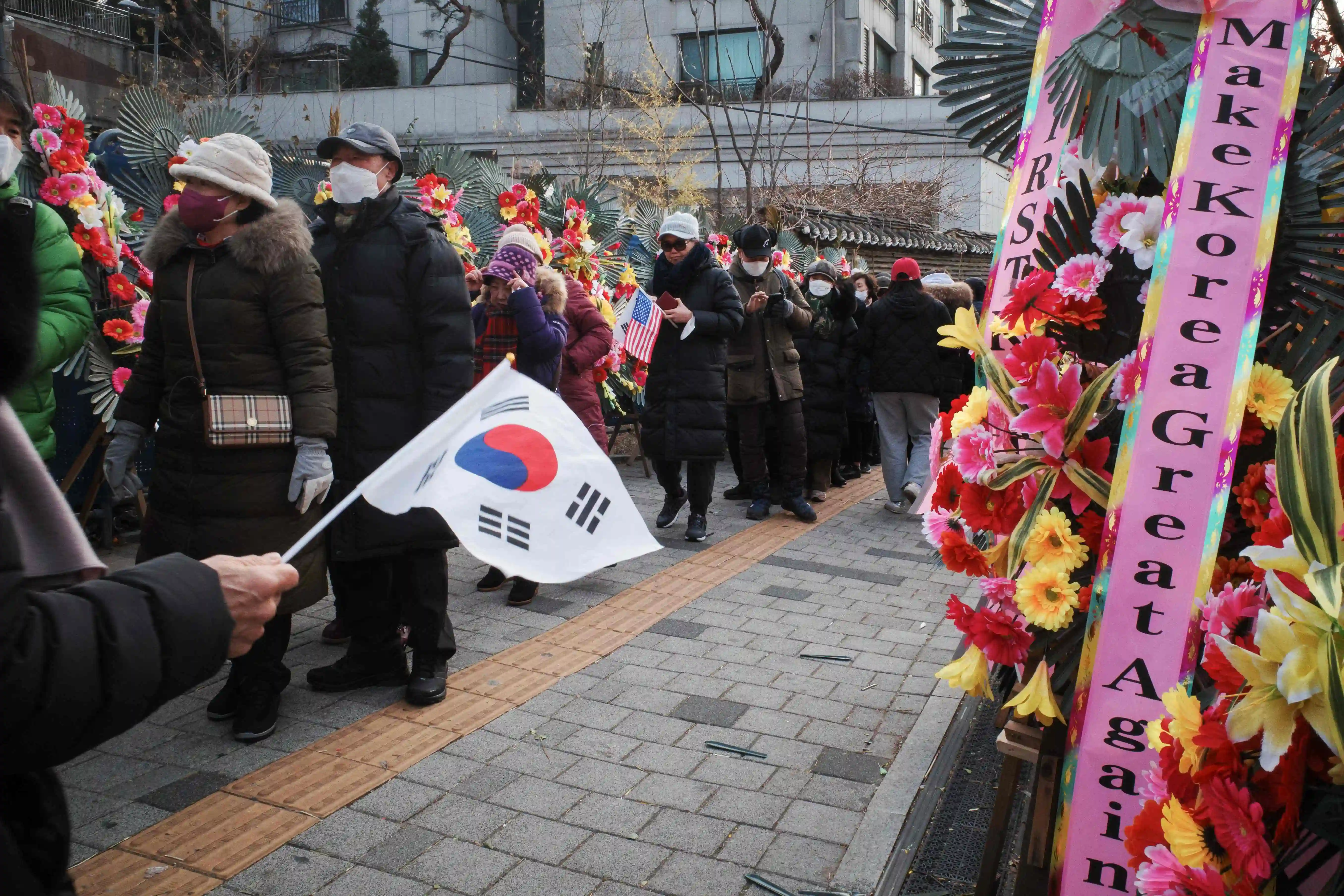 A rendőrség nyomozást indított a dél-koreai elnök ellen lázadás vádjával