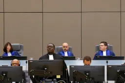 A Nemzetközi Büntetőbíróság háborús bűnöket vizsgáló főügyésze veszélyben