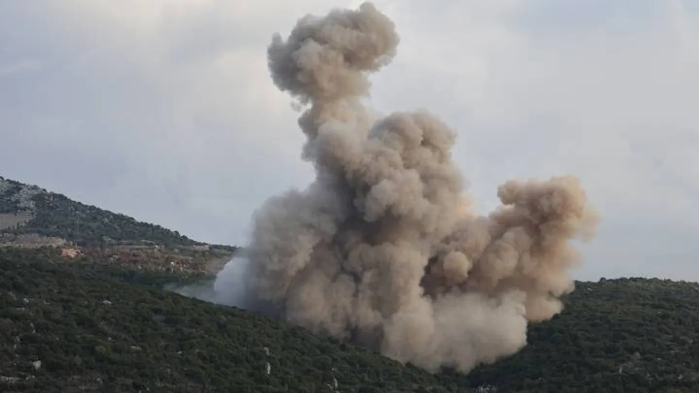 إسرائيل تكثف هجماتها على لبنان قُبيل موعد الانسحاب المفترض من الجنوب