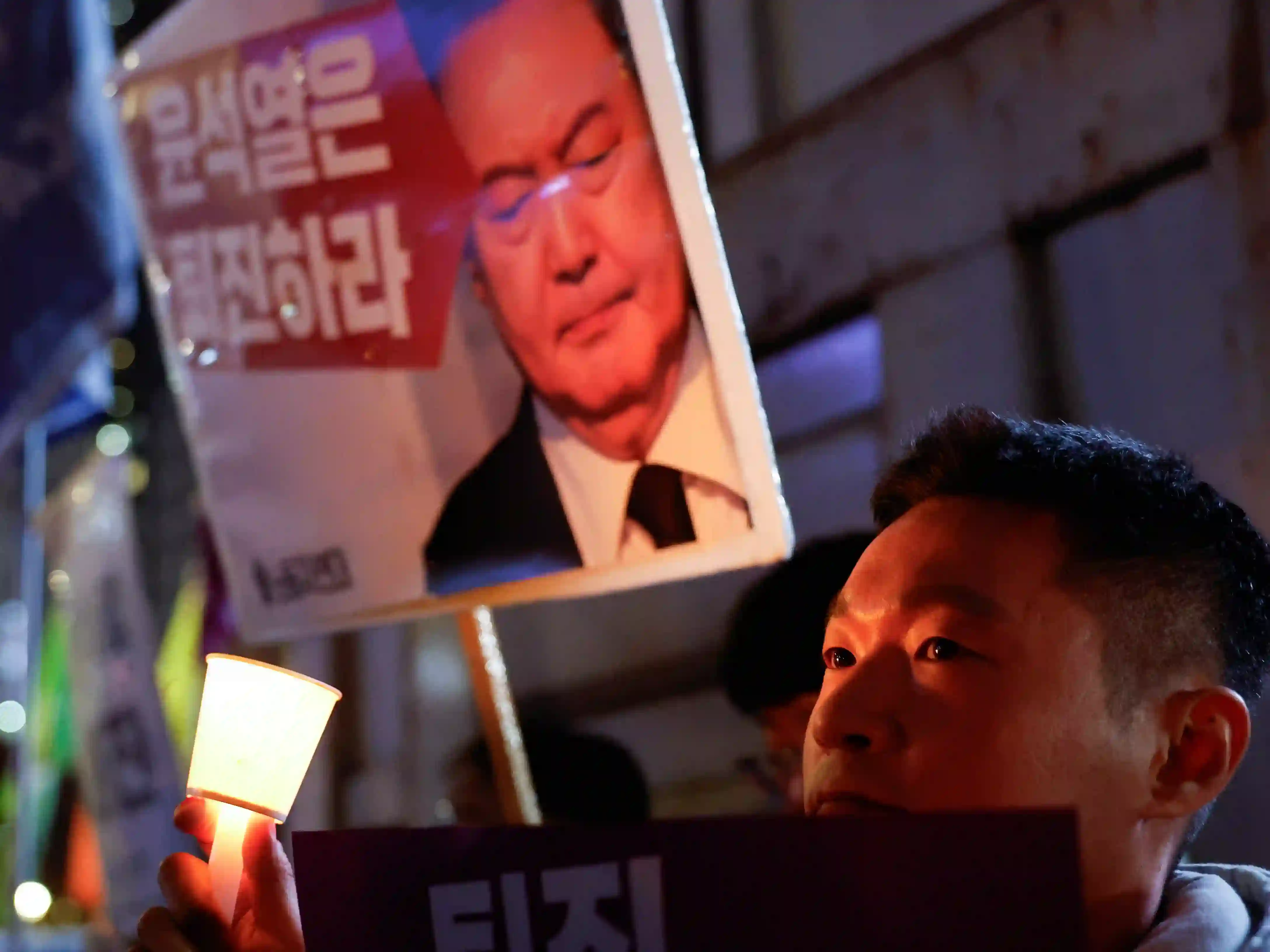 Crisi della legge marziale: Yoon rischia l'impeachment in Corea del Sud