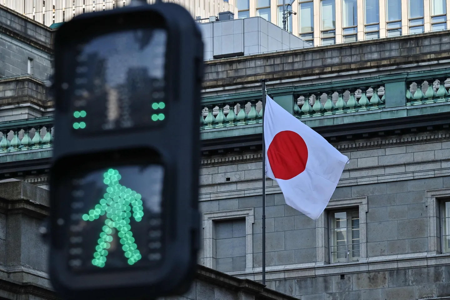 外国人嫌悪は「デフォルト」か？同調圧力が背景に