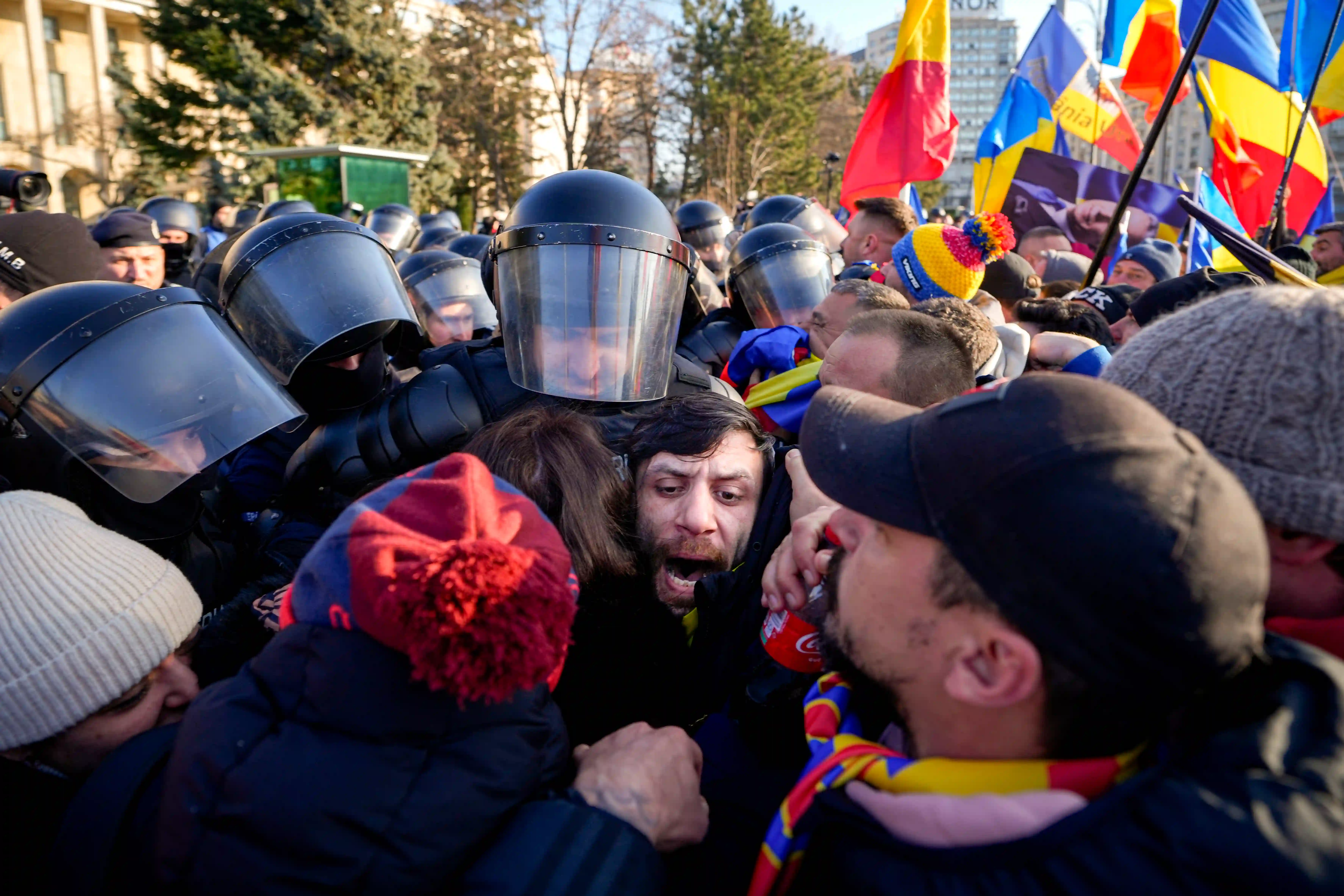 Az EU vagy Oroszország? Ki ássa alá valóban a demokráciát Romániában?