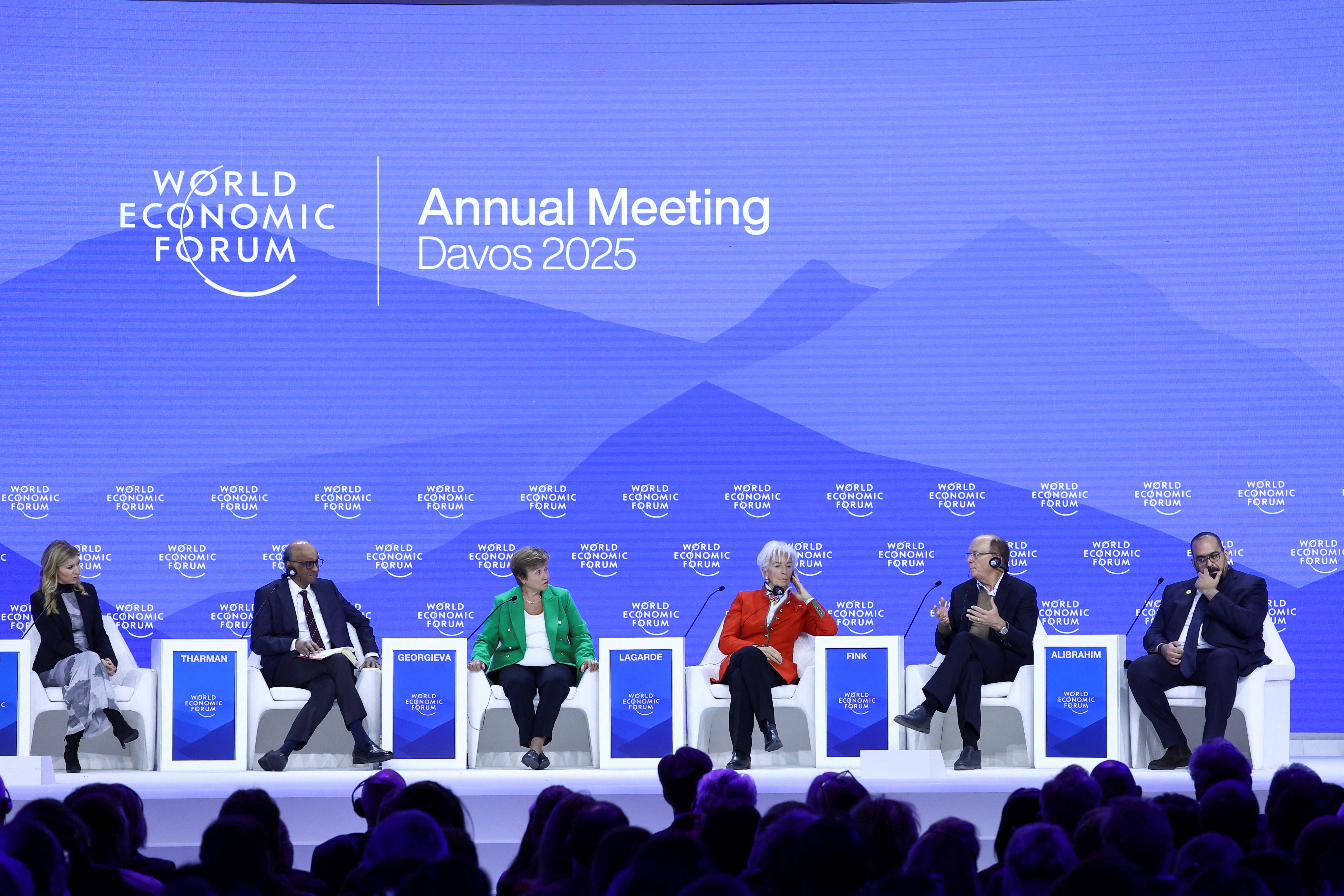 Los "expertos" de Davos confunden a la gente cuando hablan de la deuda