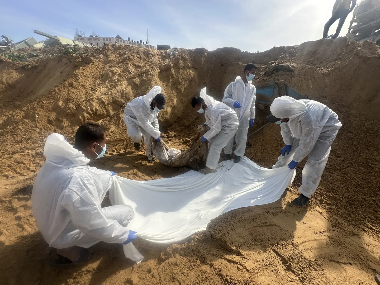 Live blog: Gaza death toll nears 47,500 as more bodies pulled from rubble