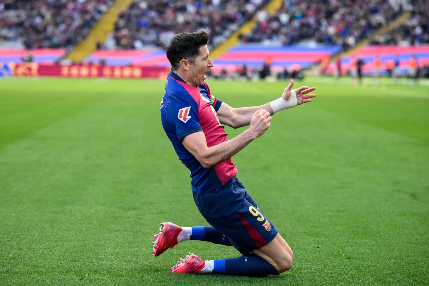 Espagne: Lewandowski relance le FC Barcelone