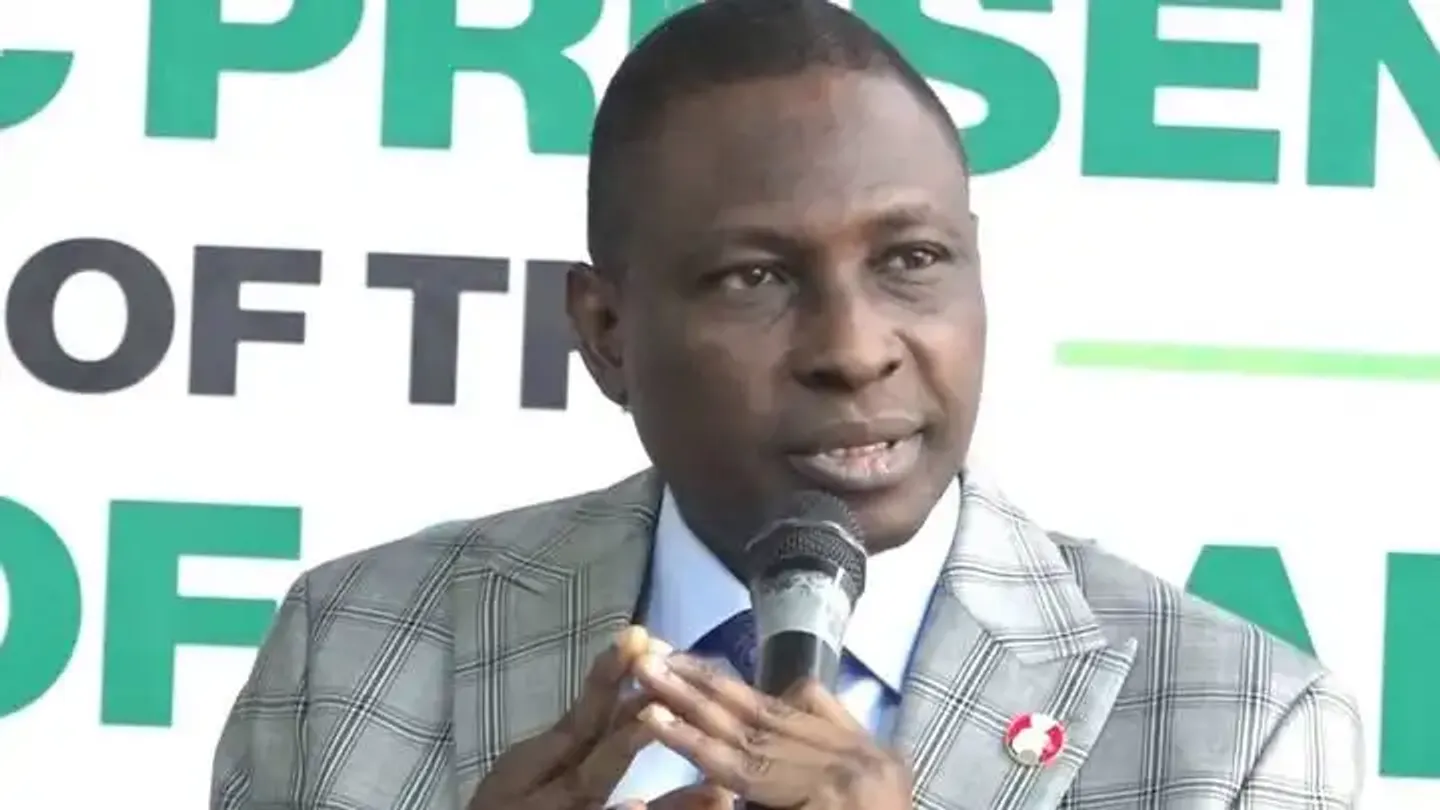 EFCC ta miƙa dala $132,362 da naira miliyan N78.5 ga wasu 'yan ƙasashen waje da aka damfara