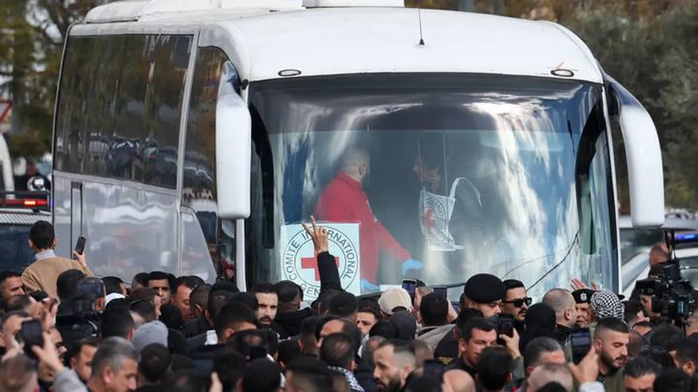 رفضوا الإبعاد.. إسرائيل توافق على استبدال أسرى فلسطينيين بآخرين