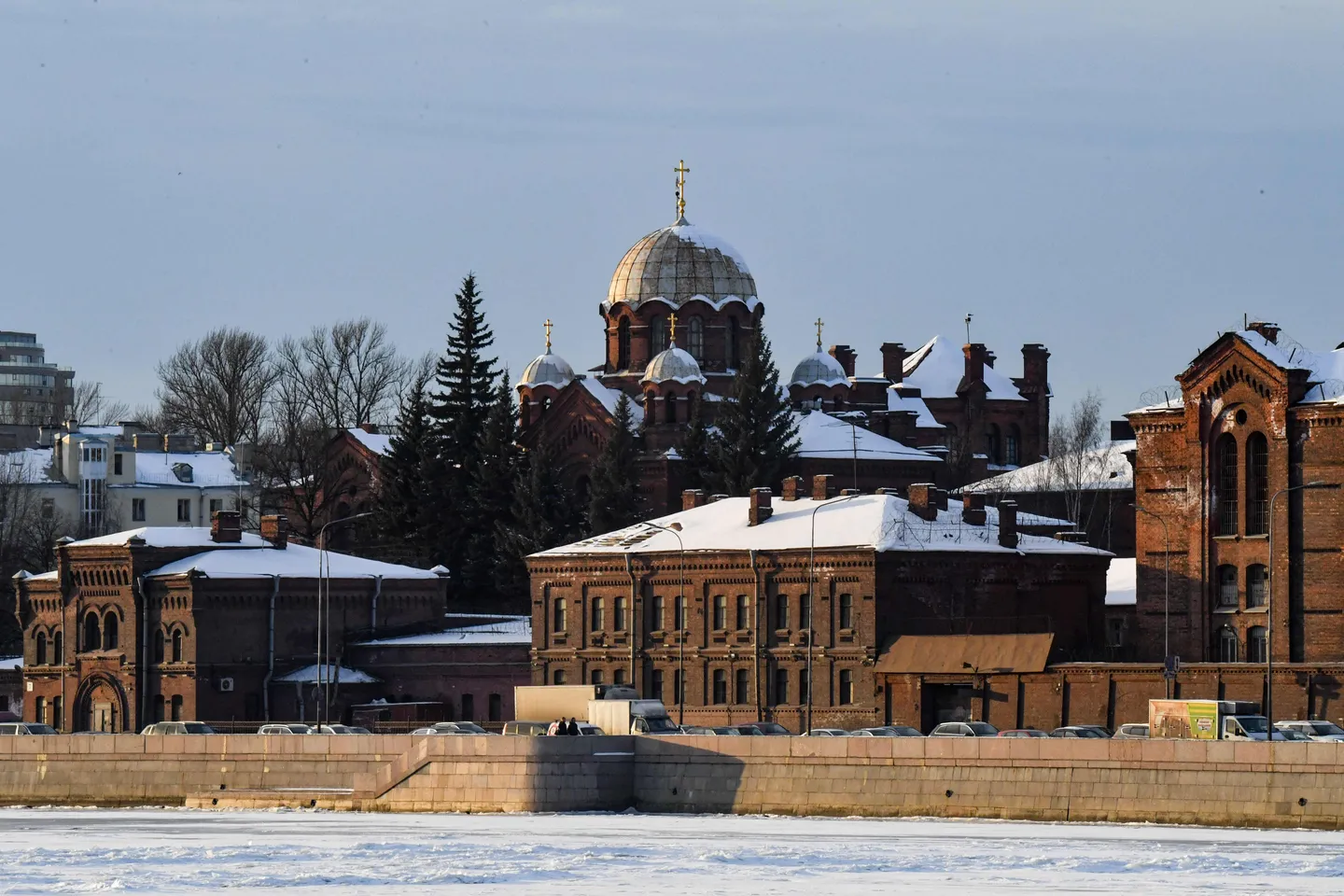 Суррогатный алкоголь убил 38 человек в Ленинградской области России