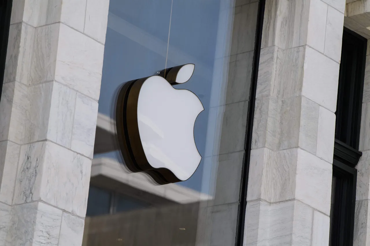 EU denda Apple $570 juta, Meta $226 juta kerana langgar undang-undang digital