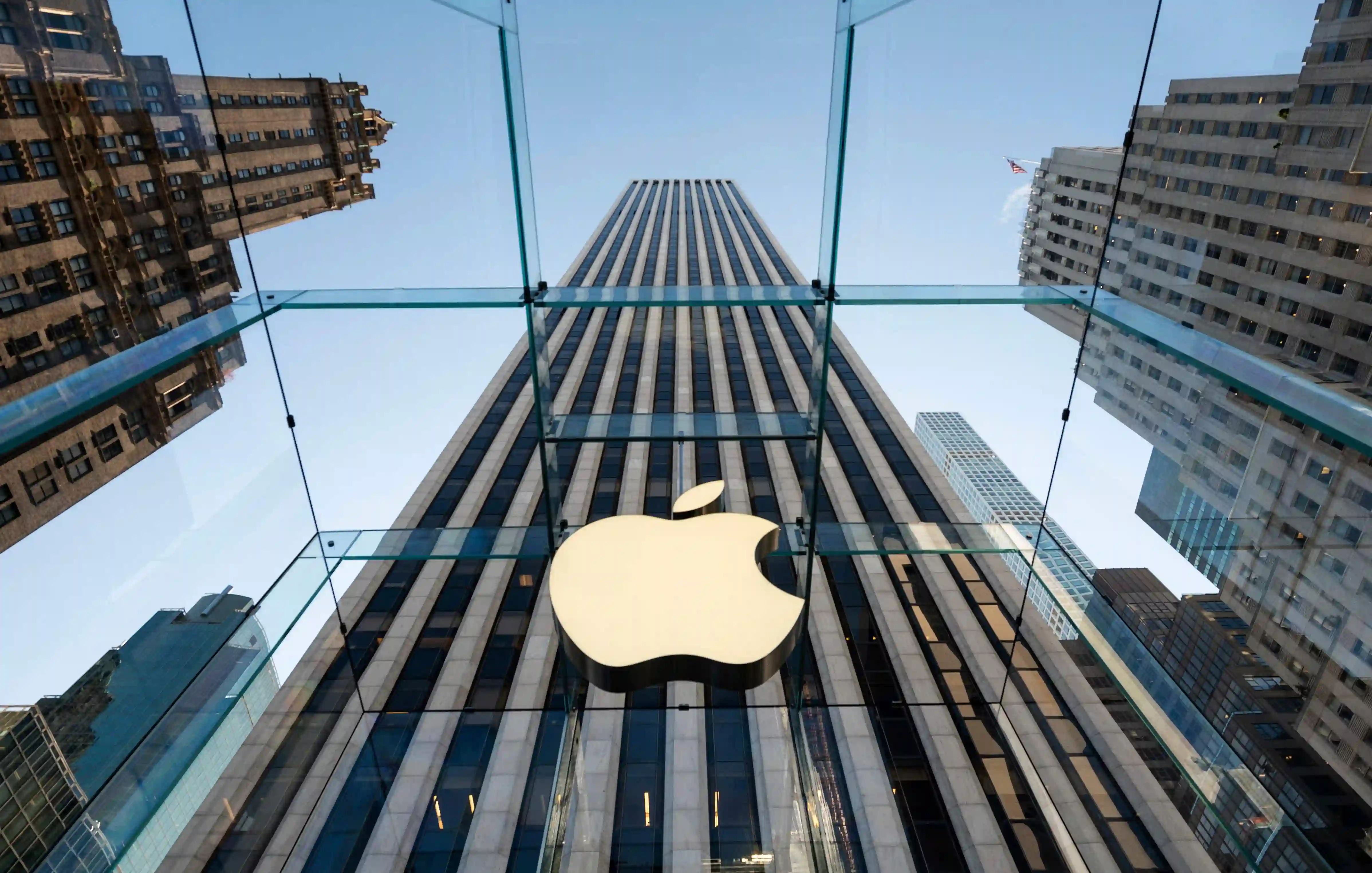 Apple dasturiy ta'minotni ishlab chiqishga 500 milliard dollar sarmoya kiritishini e'lon qildi