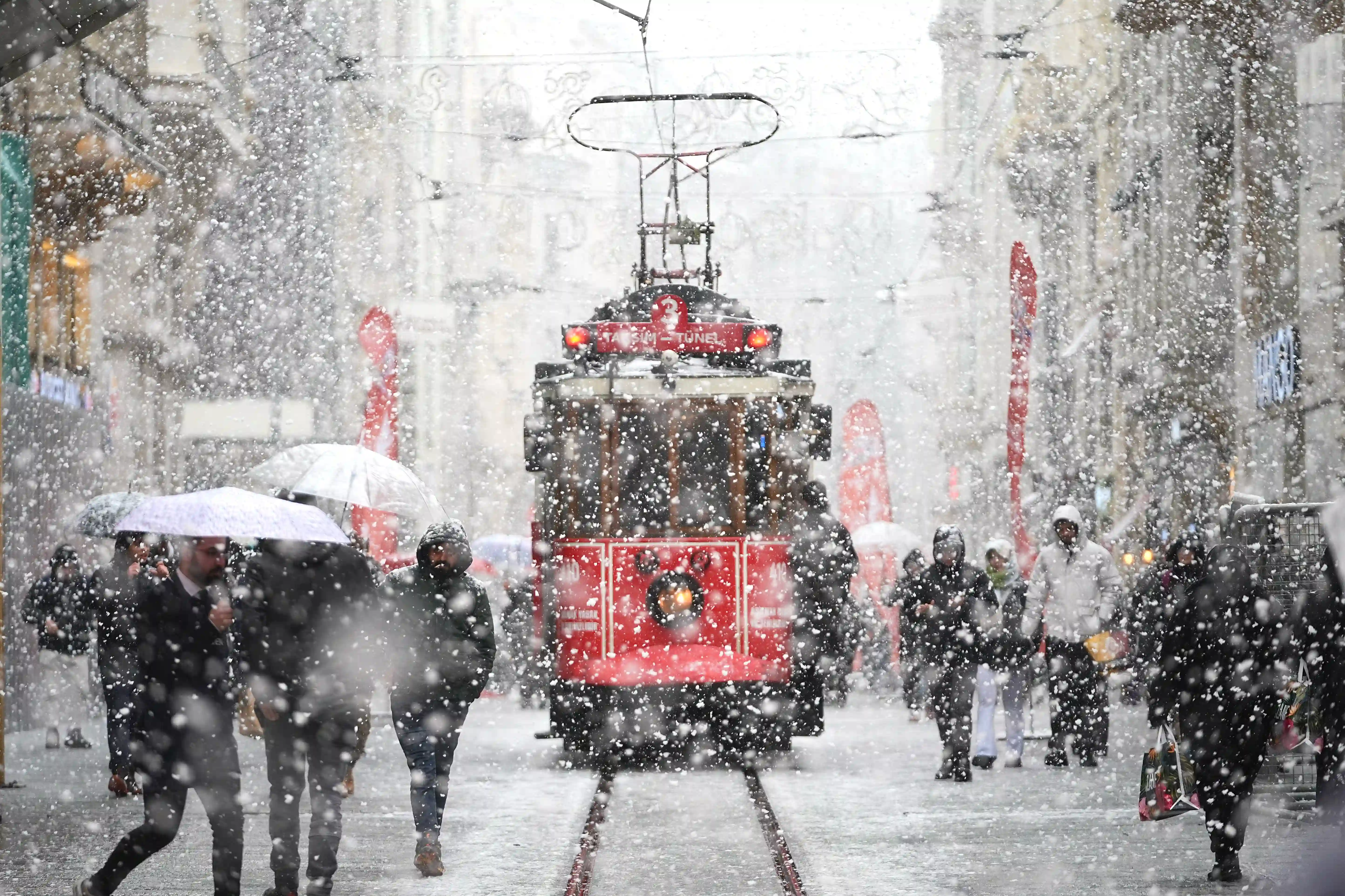 Istanbulites embrace long-awaited snowfall as the city turns white