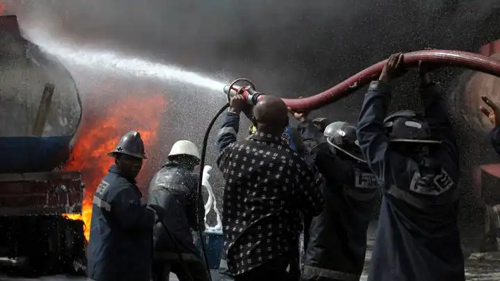 Que faire face aux fréquentes explosions de camions-citernes au Nigeria ?