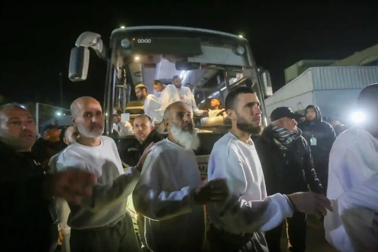 Israel y Hamás completan intercambio de prisioneros en primera fase del acuerdo