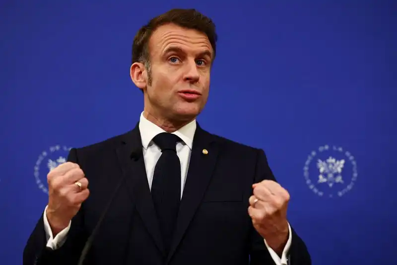 Macron sort du silence et appelle l'Algérie à "réengager un travail" sur l'immigration