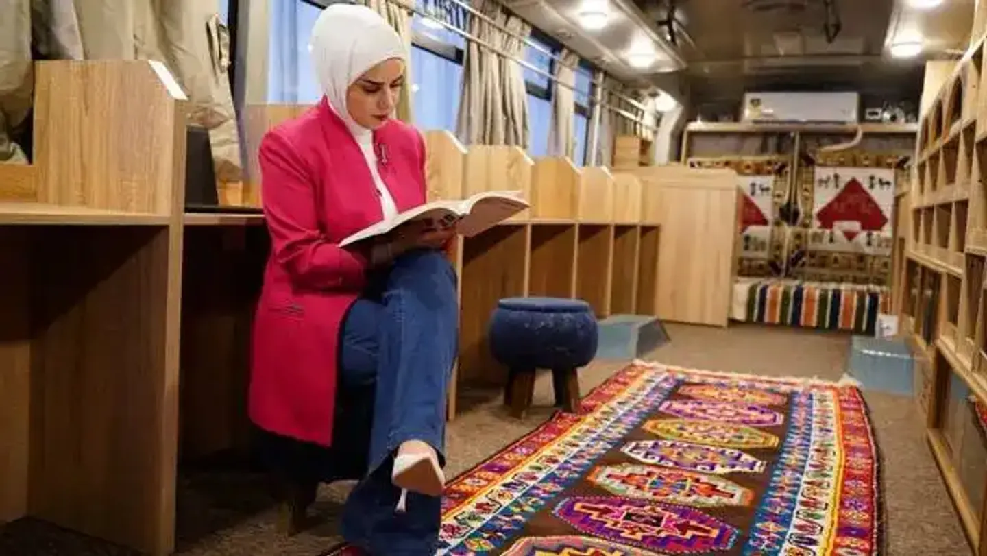 Uma história de duas cidades: Como Hamburgo inspirou a primeira biblioteca sobre rodas de Mossul