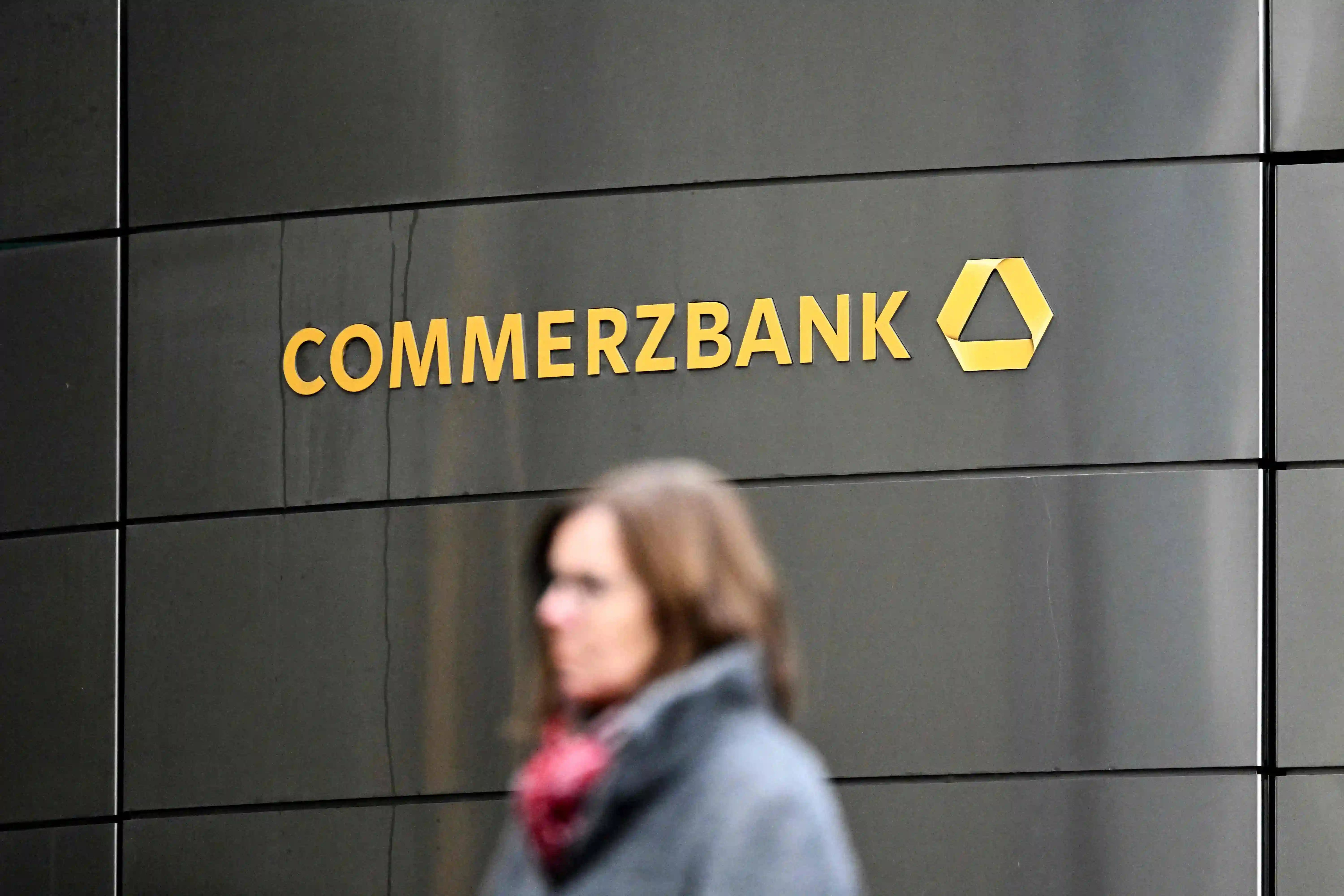 Commerzbank-Betriebsratschef sagt Unicredit den Kampf an