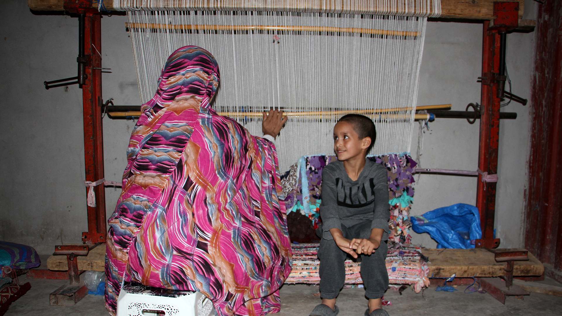 Una tejedora empodera mujeres y defiende un legado ancestral en Marruecos