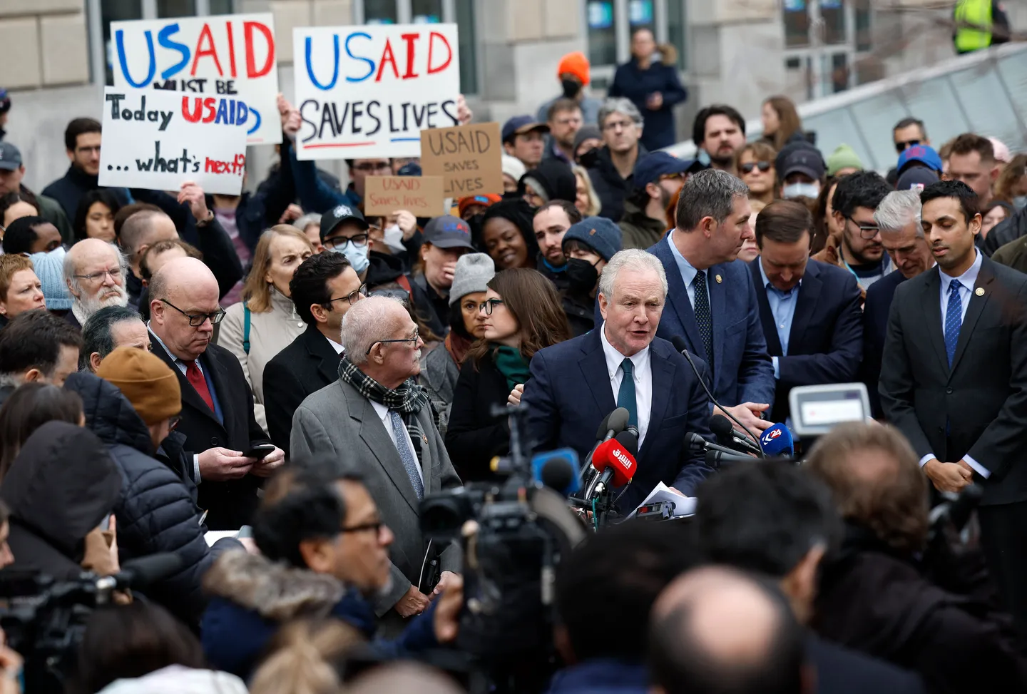 Pemerintahan Trump memberhentikan hampir semua pekerja USAID di seluruh dunia