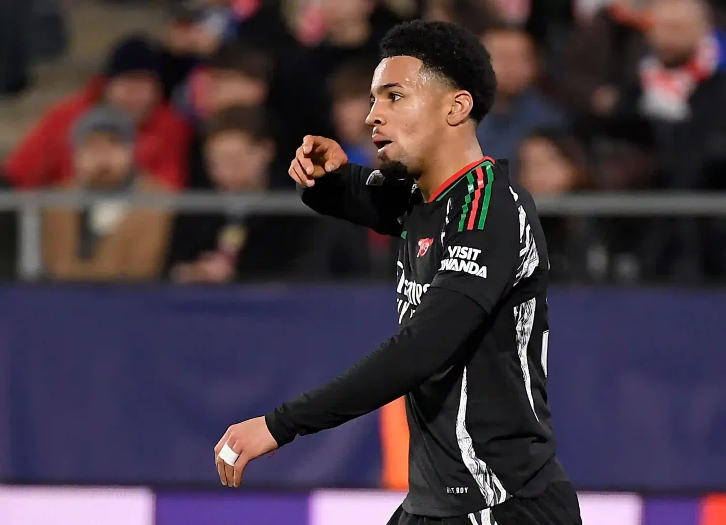 Me ya sa aka hana Nwaneri shiga dakin sauya kaya na Arsenal?