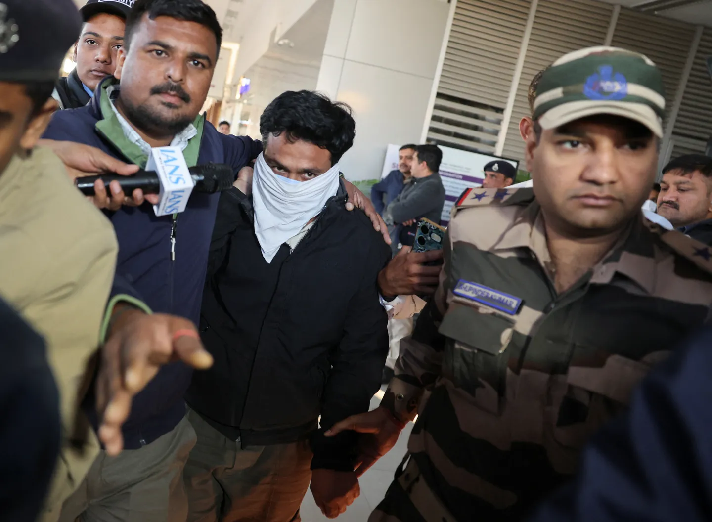 Opozycja w Indiach kwestionuje Modiego w sprawie doniesień o złym traktowaniu deportowanych przez USA