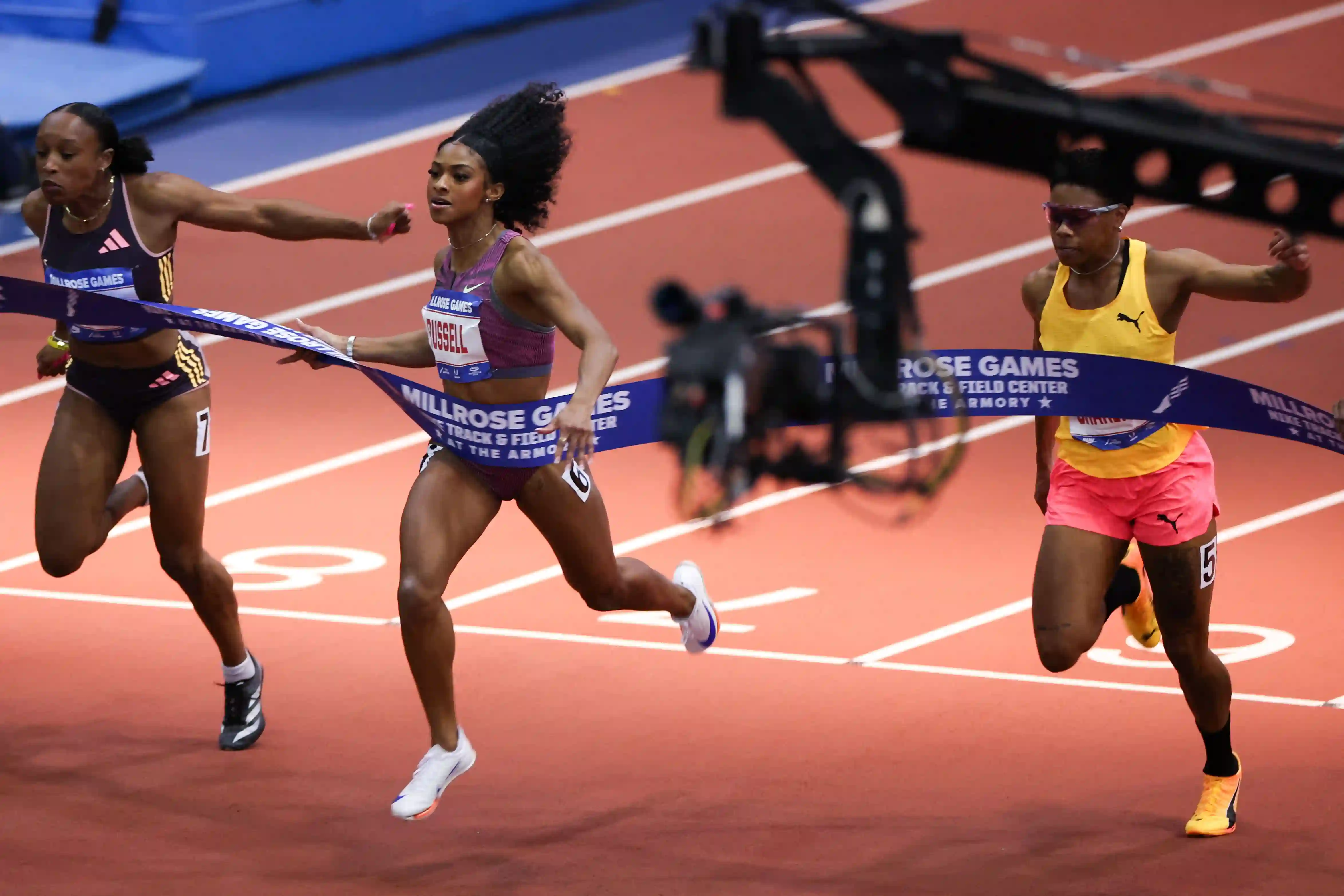 Athlétisme: à New York, Russell facile aux haies, les records tombent