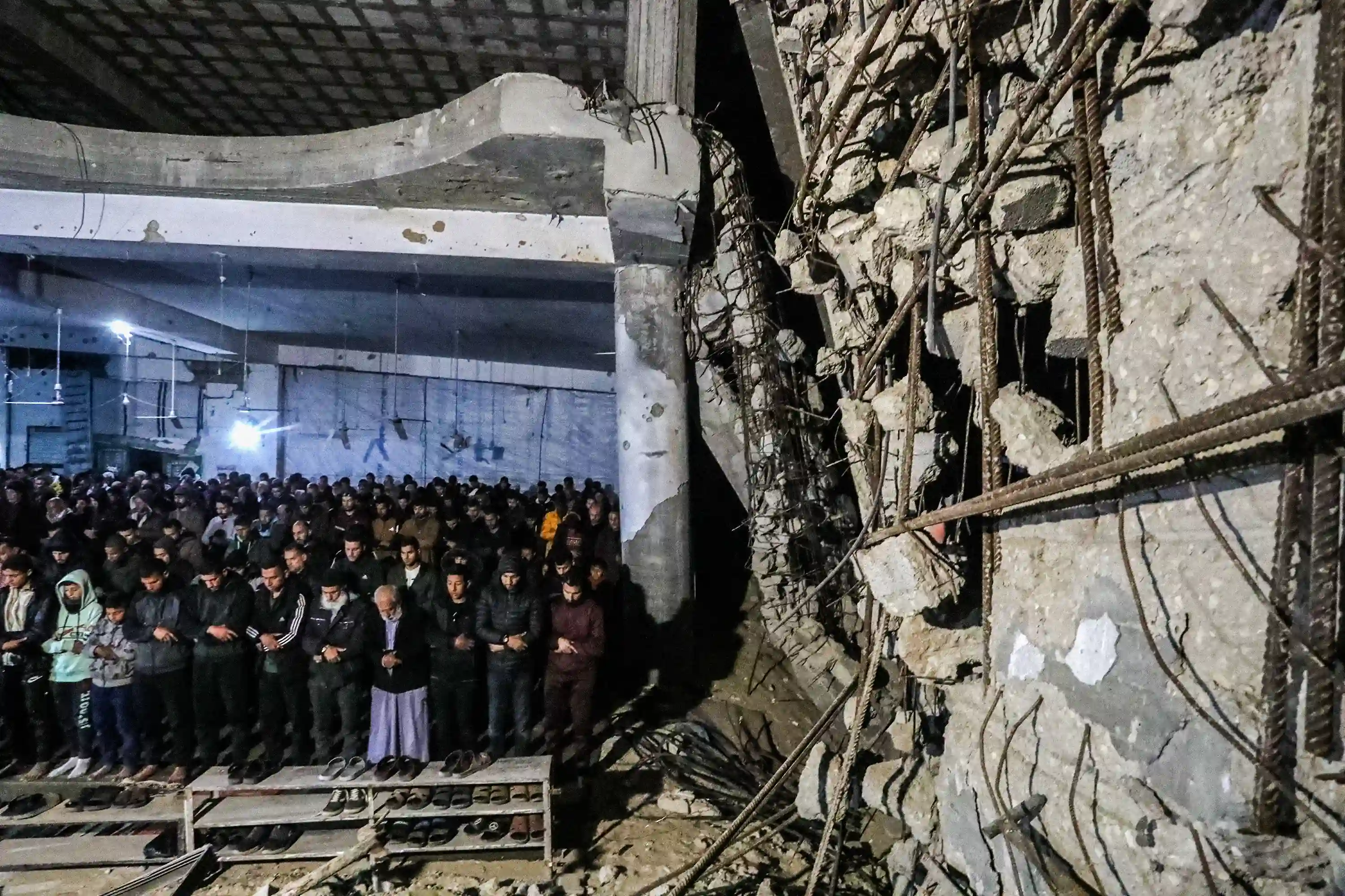 Palestinos de Gaza empiezan el Ramadán en las ruinas de mezquitas destruidas por Israel