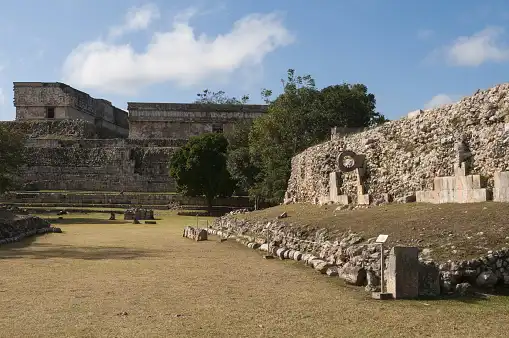 Reviven un juego de pelota ancestral que figura en libros sagrados en México