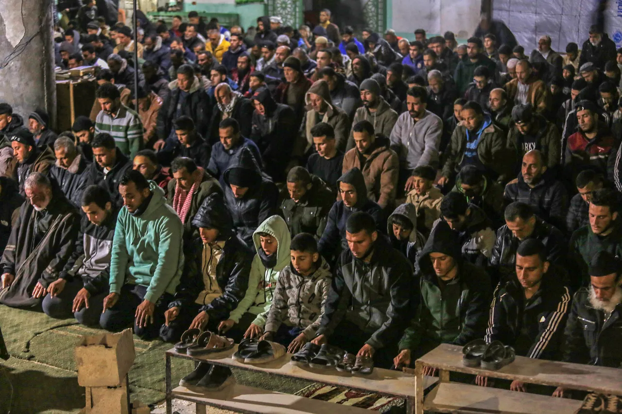 Gaza Palestinians perform first Tarawih prayers amid ruins of mosques destroyed by Israel