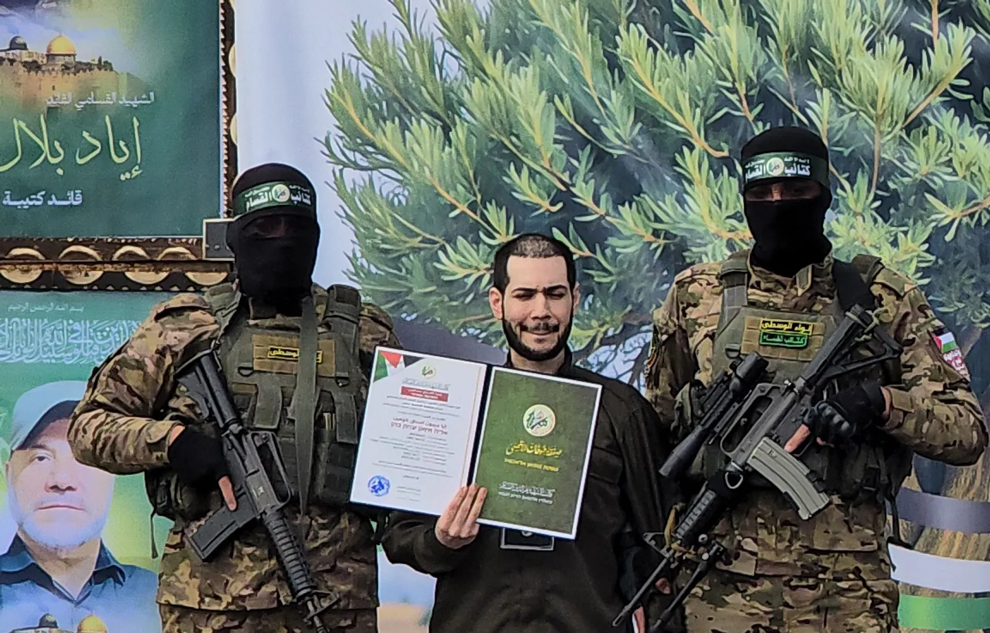 محتجز إسرائيلي يطالب بمواصلة التظاهر حتى يوقّع نتنياهو المرحلة الثانية من اتفاق غزة