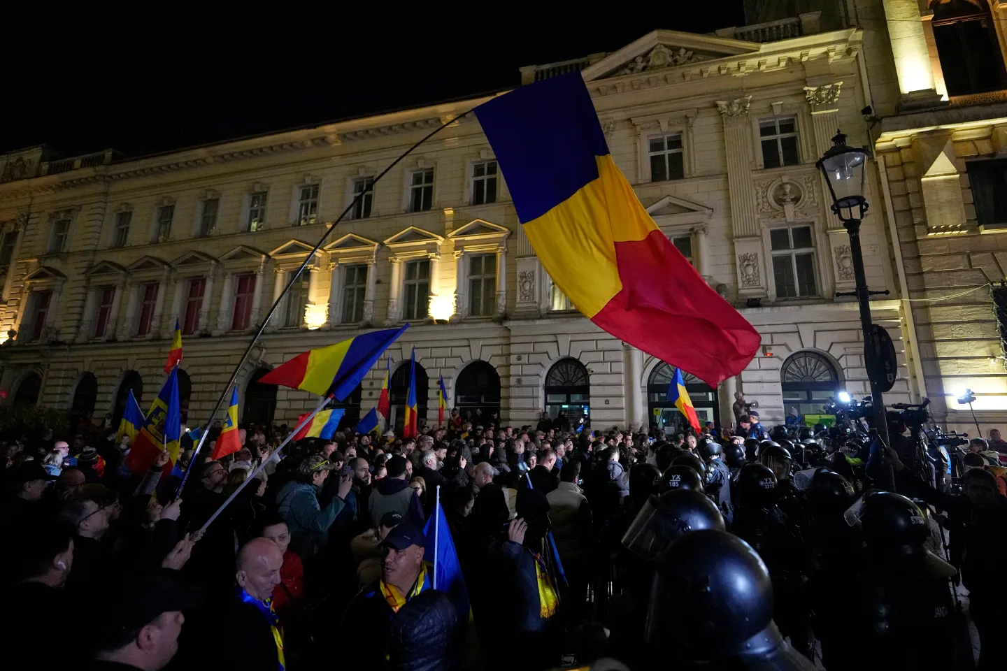 Ruminiyadagi demokratiyaga kim ziyon yetkazmoqda?