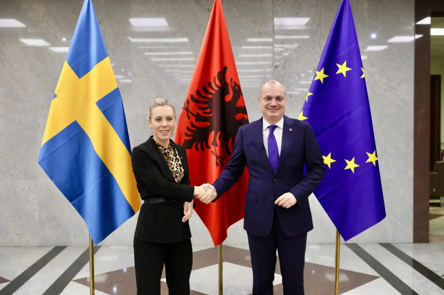 Kryediplomati i Shqipërisë takon ministren për Çështjet Evropiane të Suedisë